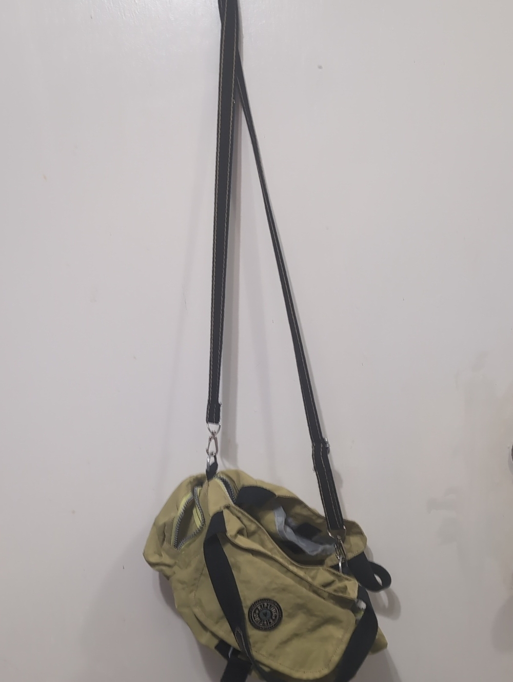 Kipling Olive Green Crossbody Bag with Adjustable Black Strap. Multipockets.